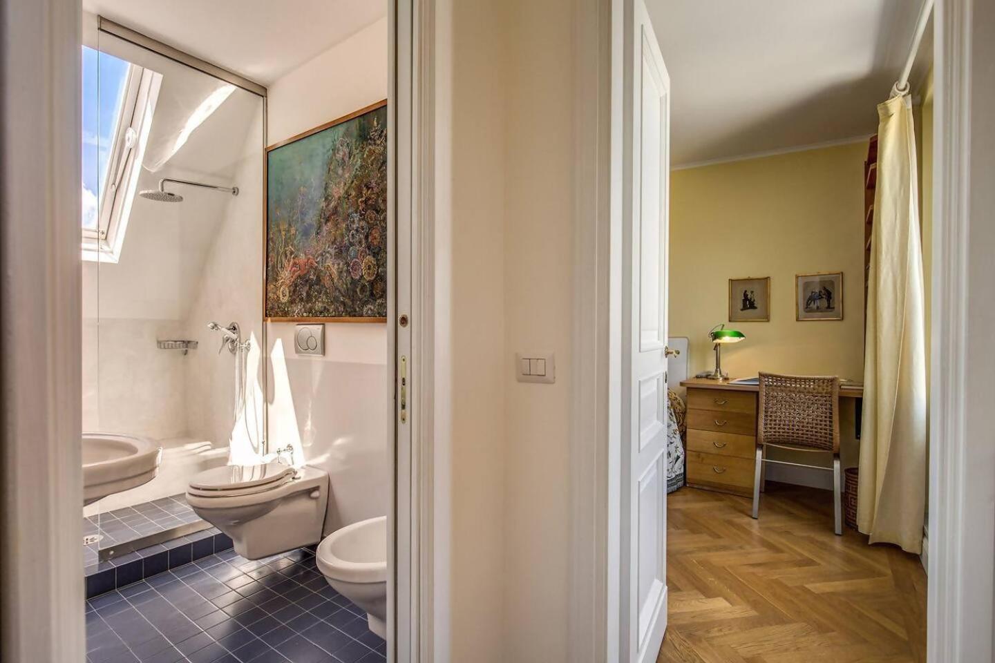 רומא Attic With Terrace Overlooking St Peters Basilica מראה חיצוני תמונה