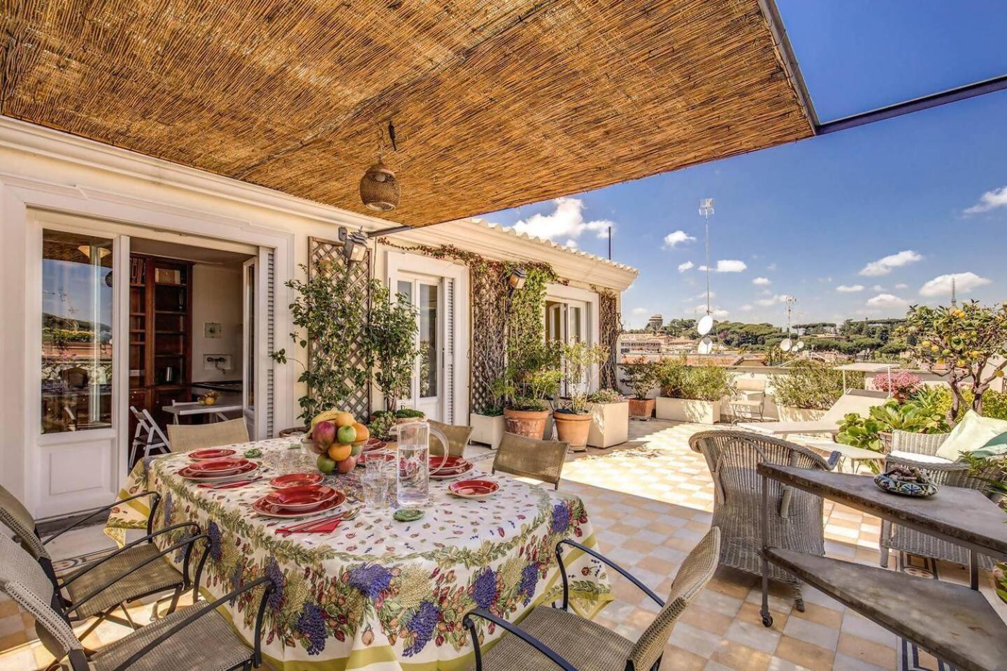רומא Attic With Terrace Overlooking St Peters Basilica מראה חיצוני תמונה