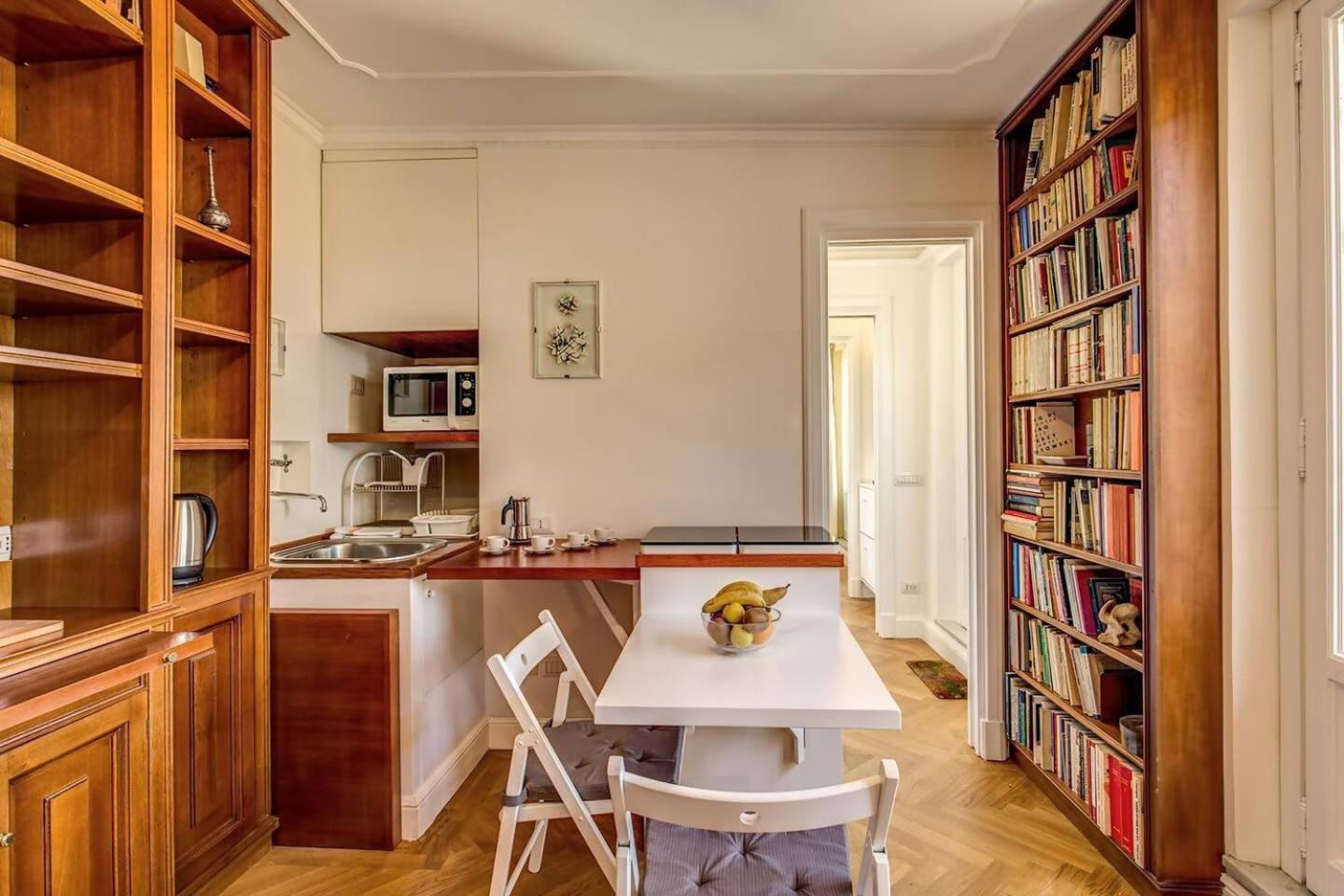 רומא Attic With Terrace Overlooking St Peters Basilica מראה חיצוני תמונה